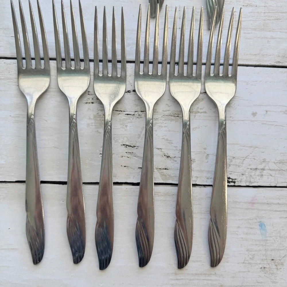 Oneida Flatware Set of 12 Piece Silver Stainless Steel‎ MCM Swirl Leaf Pattern